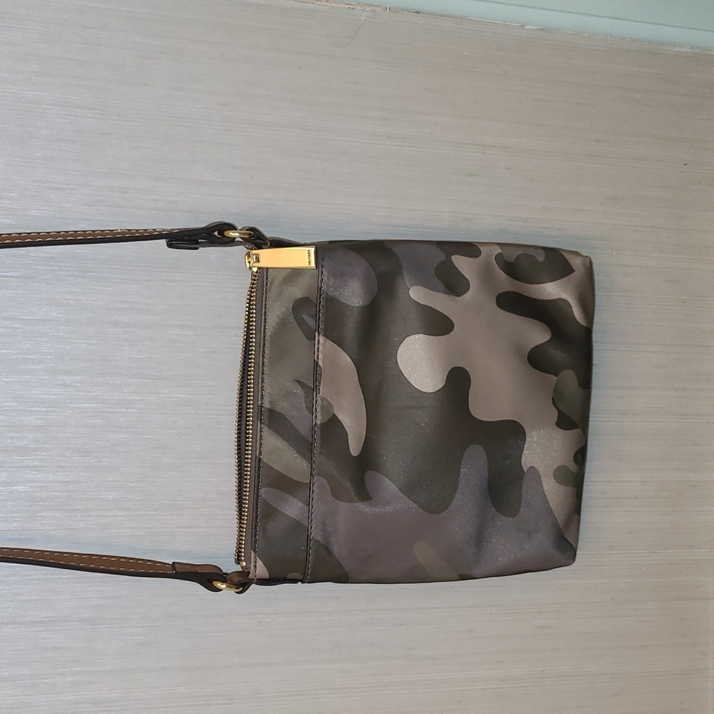Tommy Hilfiger camo, crossbody.